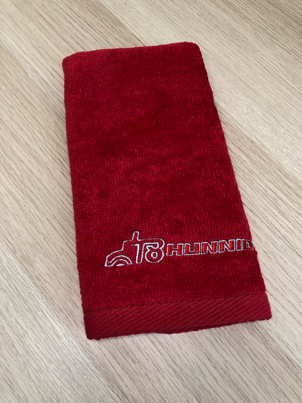 NEW RED T8HUNNID TOWEL